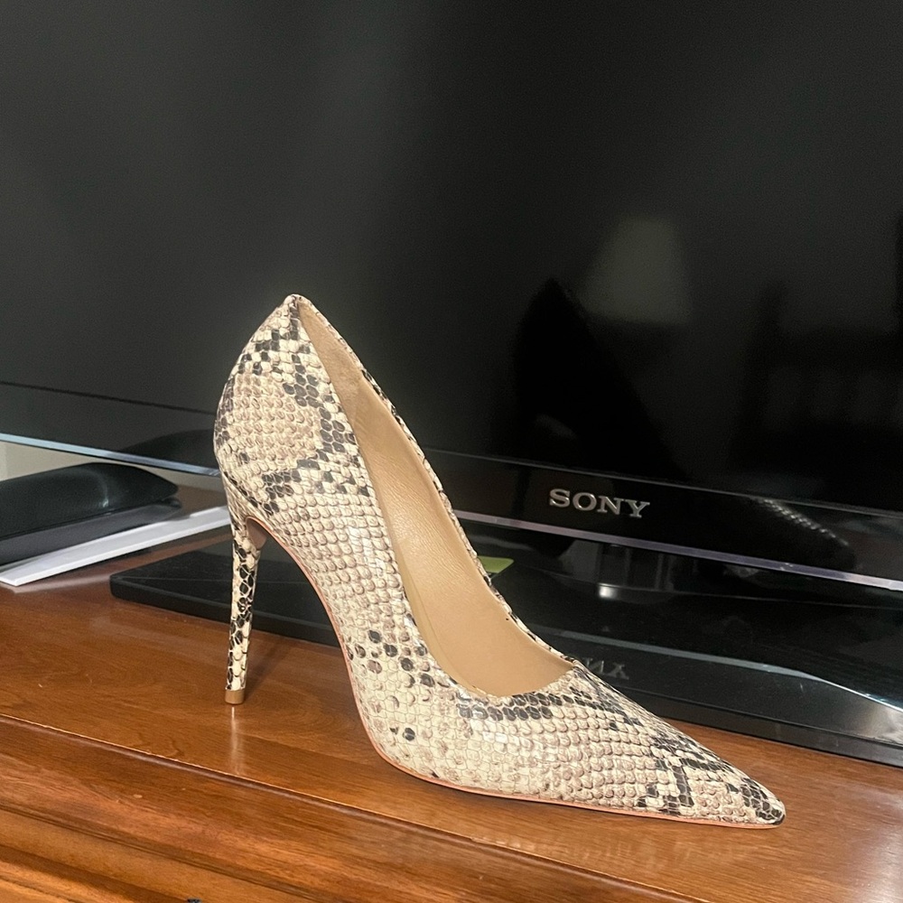 Schutz snakeskin pumps